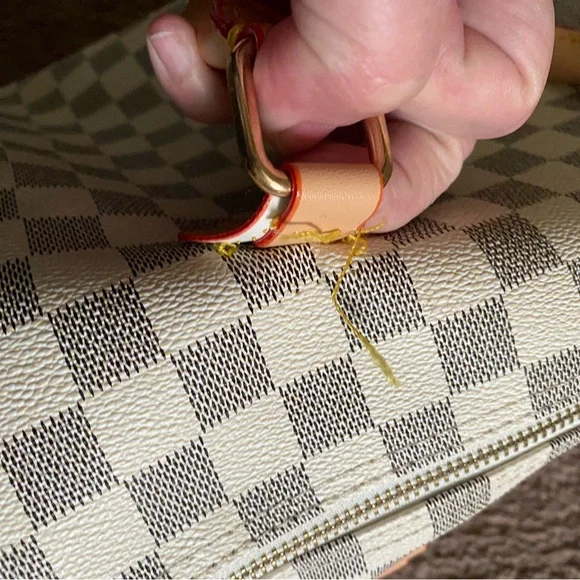 Checkered Handbag - Picture 7 of 7